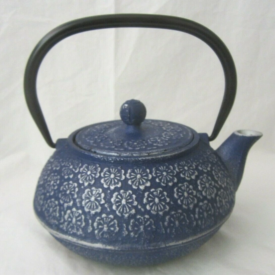 Tetera de hierro fundido azul floral 34 oz acabado envejecido infusor de malla de acero inoxidable Foto 2 de 4