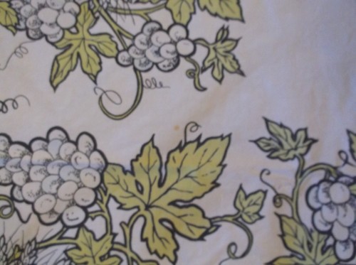 Vintage Grape Cluster Tablecloth 49x64 - Picture 3 of 9