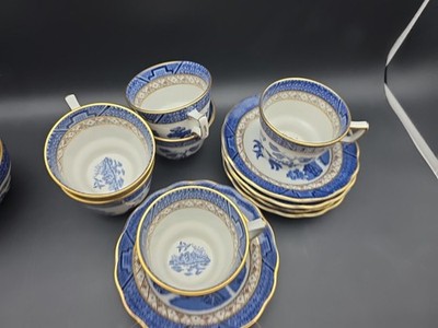 6x schöne Royal Doulton Fine China Stände Teetassen Untertassen #2