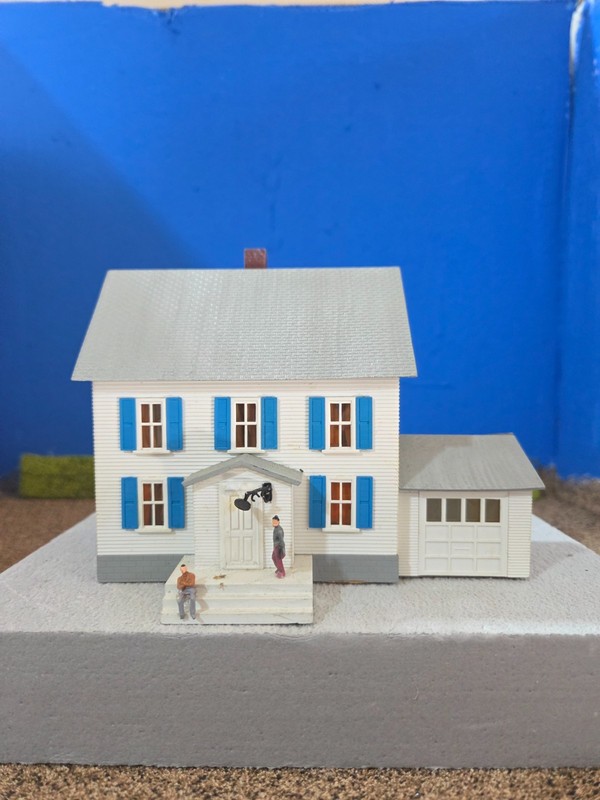 HO 2 STORY HOUSE LIGHTED H 4