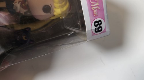 Funko Pop! Vinyl: Sailor Moon - Sailor Moon Sailor Moon w/ Luna 89 Retired 2017 - Picture 2 of 7