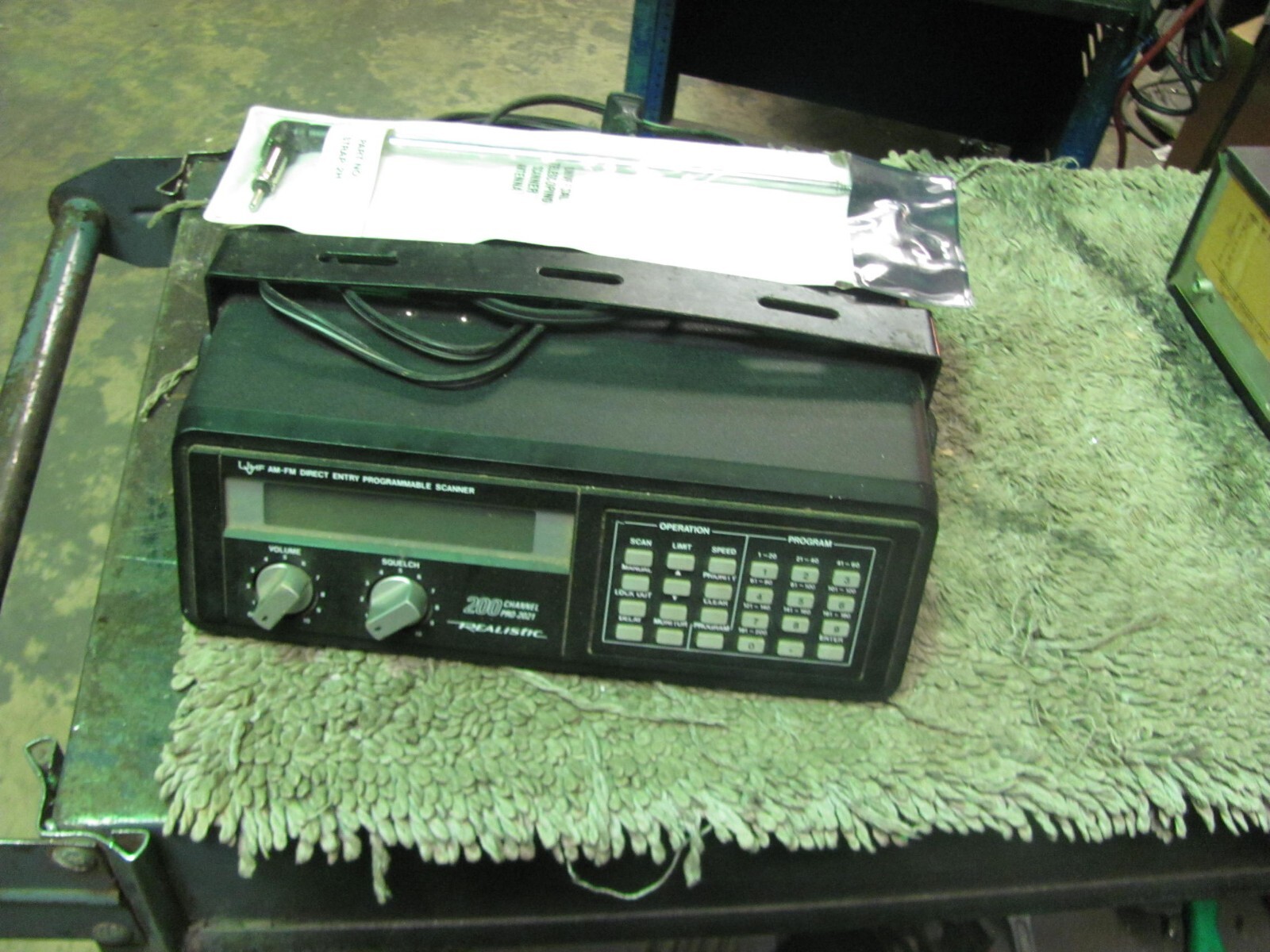 LOT VINTAGE UHF REALISTIC 200 CHANNELL PRO 2021 SCANNER ANTENNA WORKS