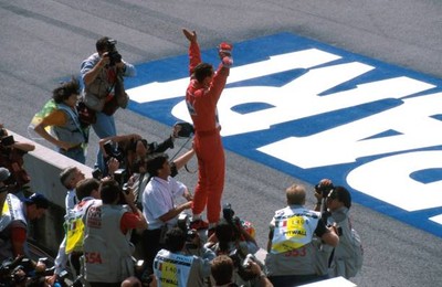 Michael Schumacher Ferrari waves to the crowd F1 W/C Rd 14 Italian- Old Photo