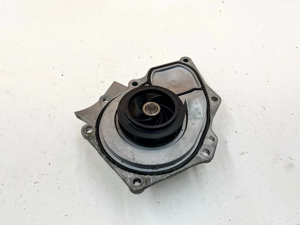 Bomba refrigerante agua motor audi a5 s5 18-24 OEM Foto 3 de 3