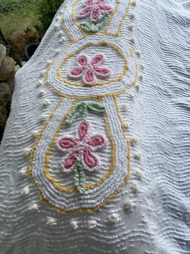 Cutter vint chenille bedspread 8 Good Flowers Appliqué Plenty Healthy Chenille