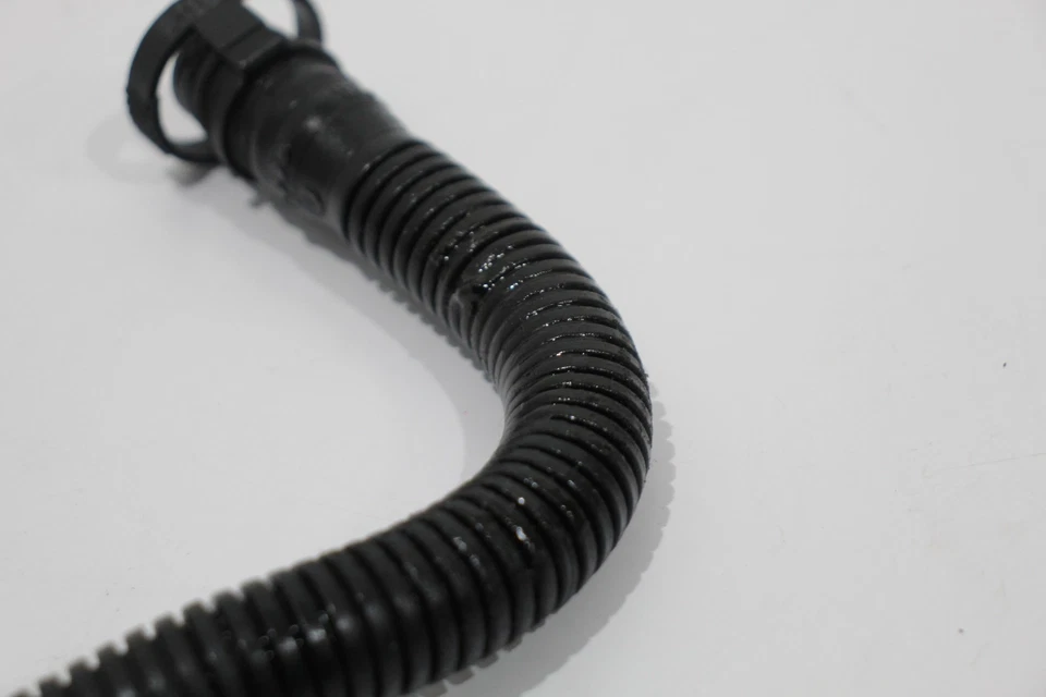 VW Passat 3B B5 2.8 V6 Cylinder Head Vent Pipe Hose 078103223B - Image 3 of 4