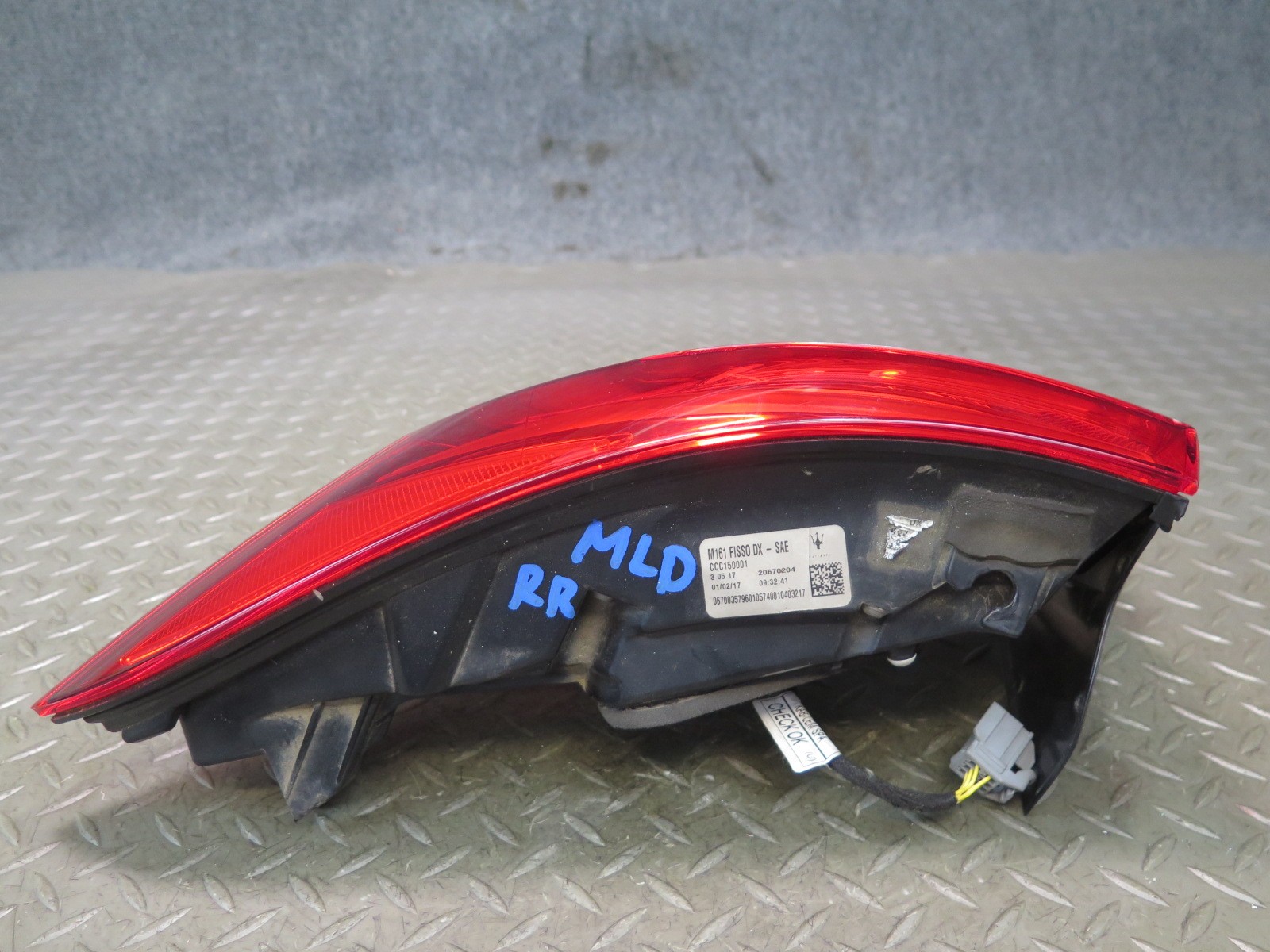 2017-2020 MASERATI LEVANTE M161 REAR RIGHT OUTER TAIL LIGHT LAMP 20670204