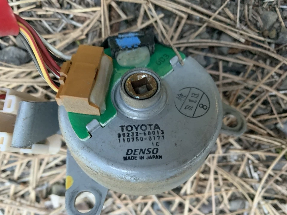 Motor telescópico eléctrico columna de dirección Toyota Land Cruiser LX470 1998-2007 FABRICANTE DE EQUIPOS ORIGINALES Foto 2 de 2