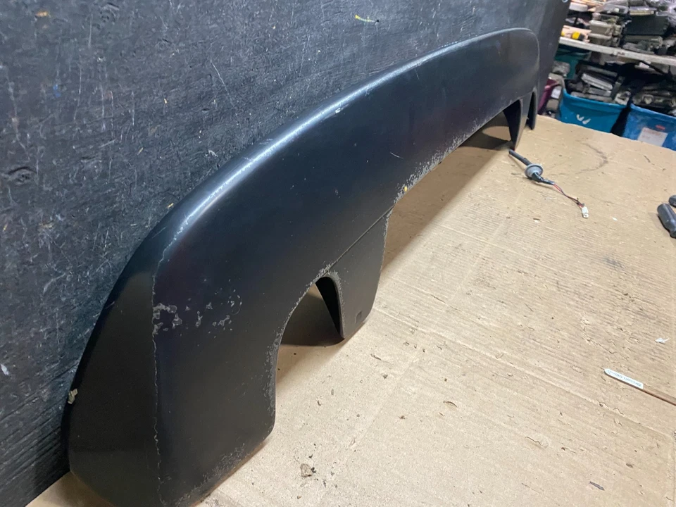 2001 to 2007 Toyota Sequoia 3RD Brake Light Spoiler Wing OEM U6397 DG - Image 2 of 4