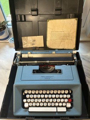 Vintage Olivetti Studio 46 Portable Manual Typewriter Blue W/ Case Made Spain