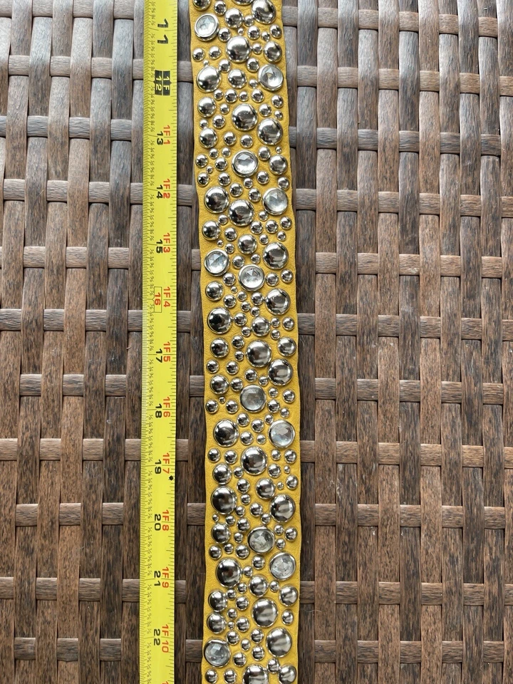 Auténtico cuero de búfalo mostaza JOED, tachuelas plateadas y pedrería vintage 32 Foto 4 de 4