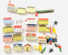 Rudawy ręcznie malowane wczesny pakiet domów i figurek