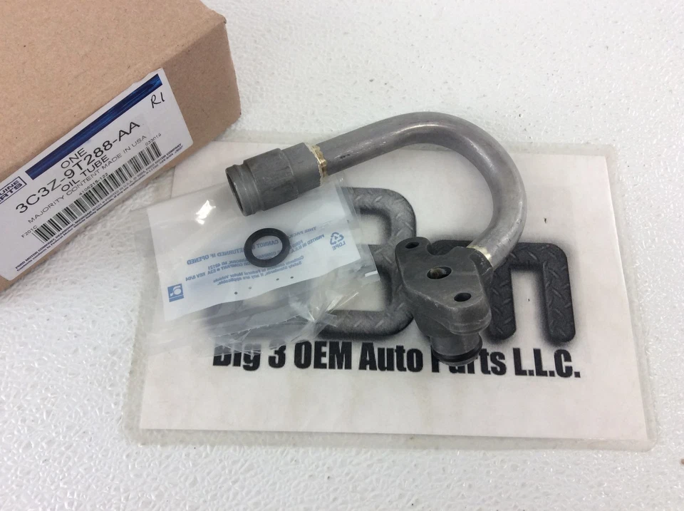 Tubo de descarga de bomba de aceite Powerstroke 6,0 L Ford F250 F350 F450 F550 Excursion OE Foto 2 de 2