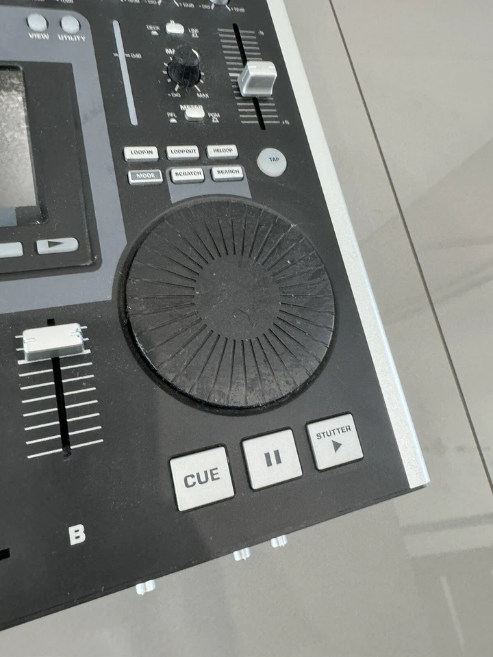 Numark iDJ2 DJ Station Mixer Controller iPod Dock Mixing Station Pro Audio *READ - Image 3 of 4