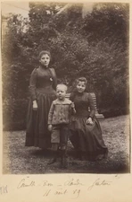 Photo de groupe, enfants dans le jardin d'une propriété. Tirage albuminé 1889