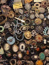 18 Pounds VTG To Now Costume Jewelry Many Are Signed & Most All Are Wearable #10