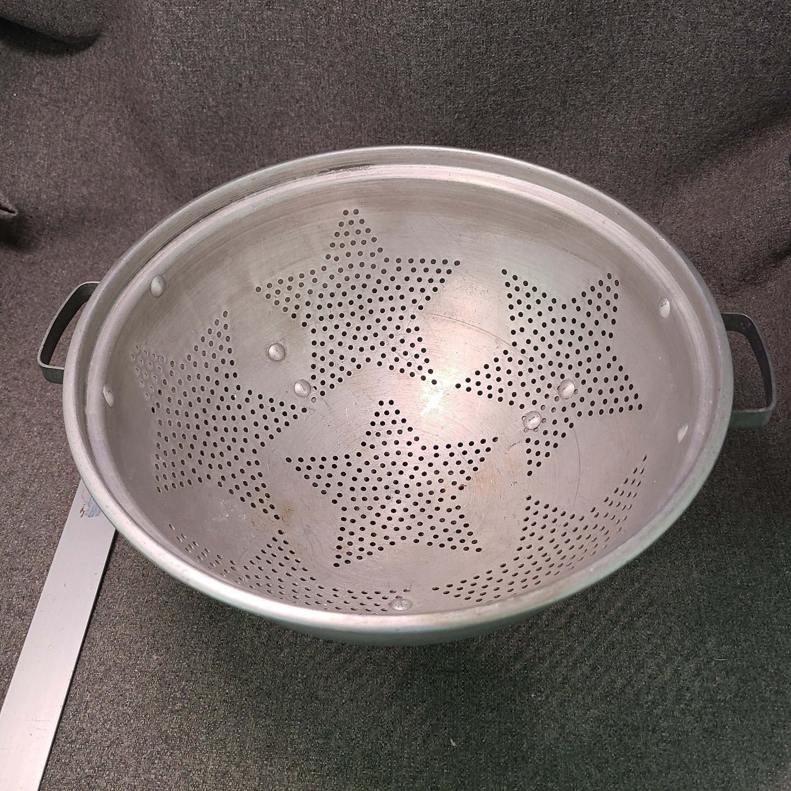 6-Star Colander Strainer 11" 3-Footed with Handles, MCM Decor Aluminum Vintage