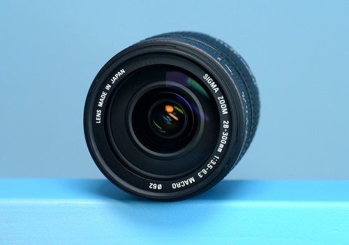 Sigma 28-300mm Macro Zoom Lens  for Sony / Minolta. Inc. Case, Hood, Filter. - Picture 5 of 9