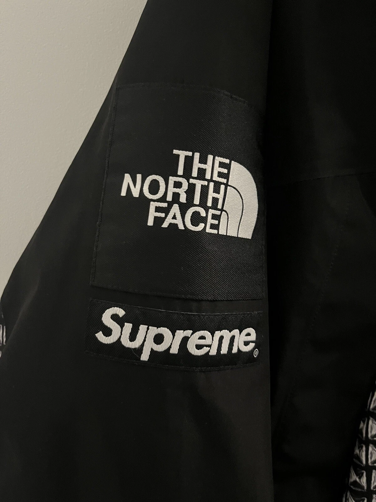 Veste de lumière de montagne Supreme x The North Face « cloutée », moyenne utilisée 2/3 fois
