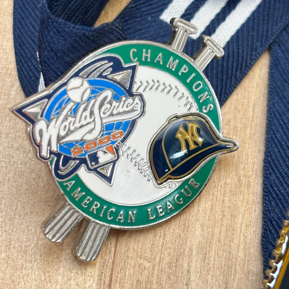 New York Yankees Lanyard w Pins World Series 1996 1998 2001 Subway Licensed MLB - Image 3 of 4