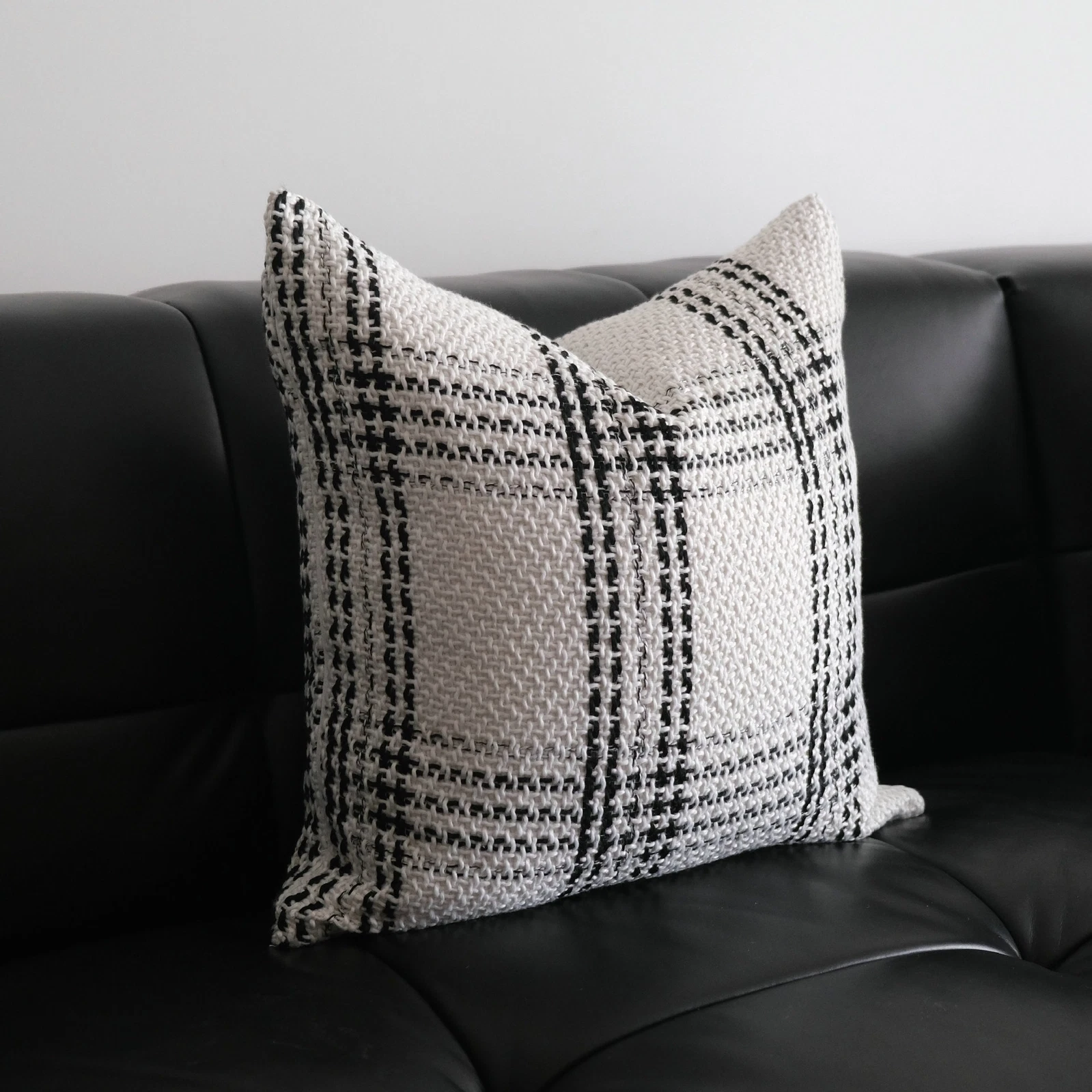 Modern Farmhouse Vintage Neutral Themed Lumbar Decorative Throw Pillow Covers
Opens in a new window