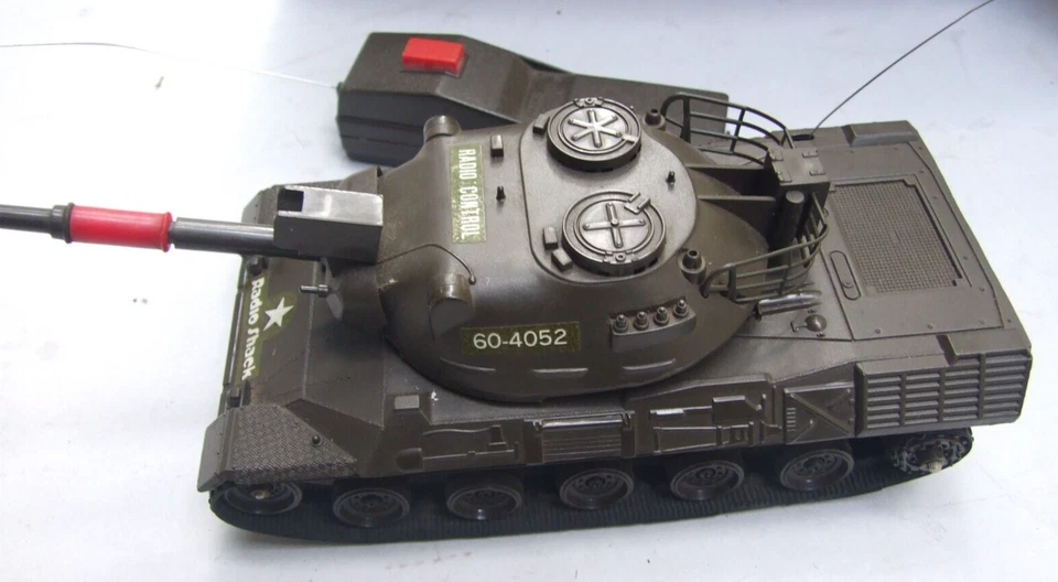 Vintage  Radio Control Tank Radio Shack Tandy w/Original Box 1984 Vintage Toy AF - Image 2 of 4