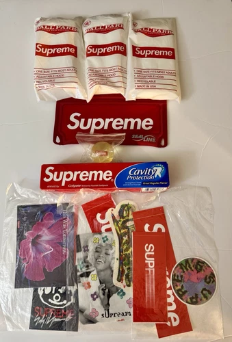 Énorme lot d'accessoires et d'autocollants Supreme