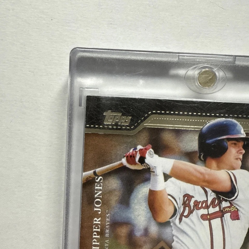 Parche triple color automático Topps Chipper Jones 2025 18/25 Foto 4 de 4