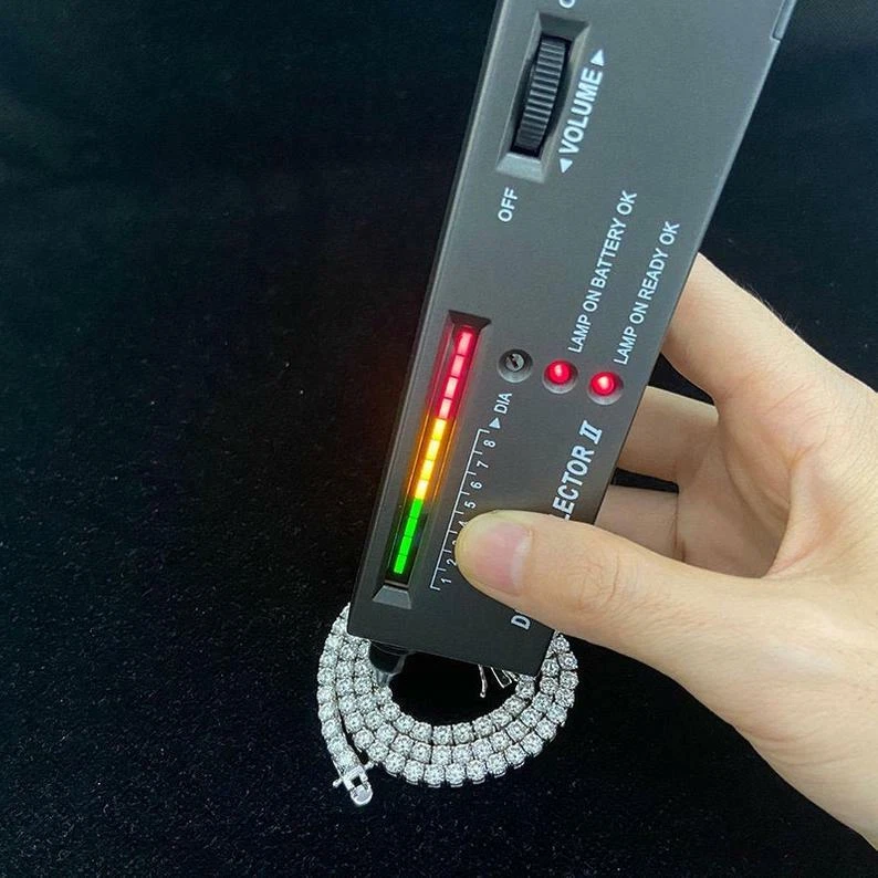 Collar con nombre de diamantes cultivados en laboratorio certificado personalizado para mujer acabado amarillo de plata 925 Foto 2 de 4