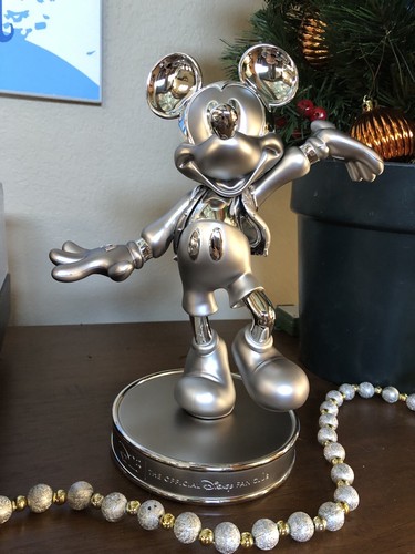 NEU Disney Meilenstein Statue D23 Mickey Mouse Leader of the Club Disney100 Figur