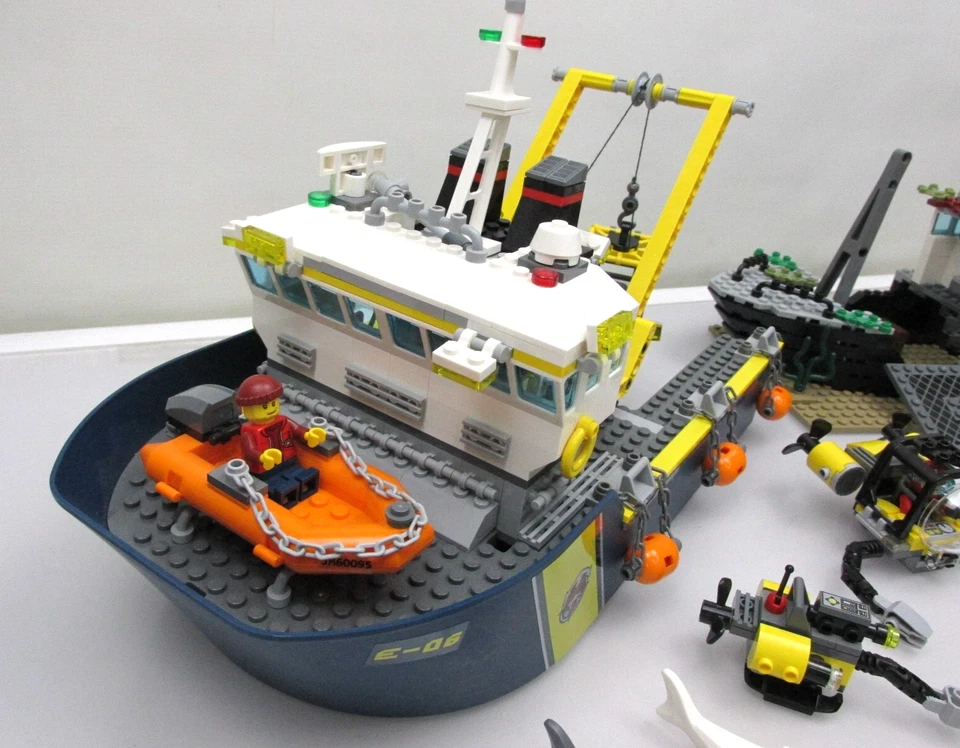 LEGO City: Deep Sea Exploration Vehicle 60095 (2015) Retired - Image 3 of 4