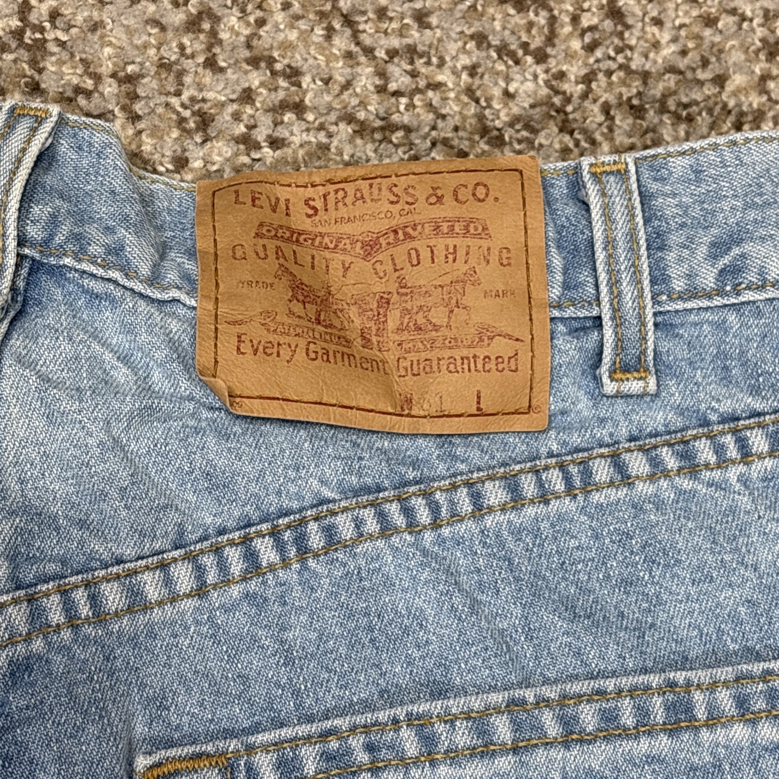 Vtg Levi's Baggy Fit Denim Jean Shorts Size 31 - View 11