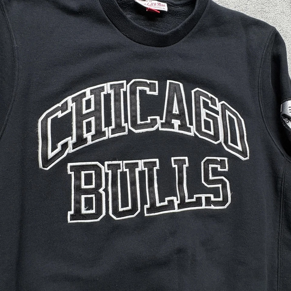 Chicago Bulls Sweater Mens Medium Black NBA Basketball Crewneck Mitchell & Ness - Image 4 of 4