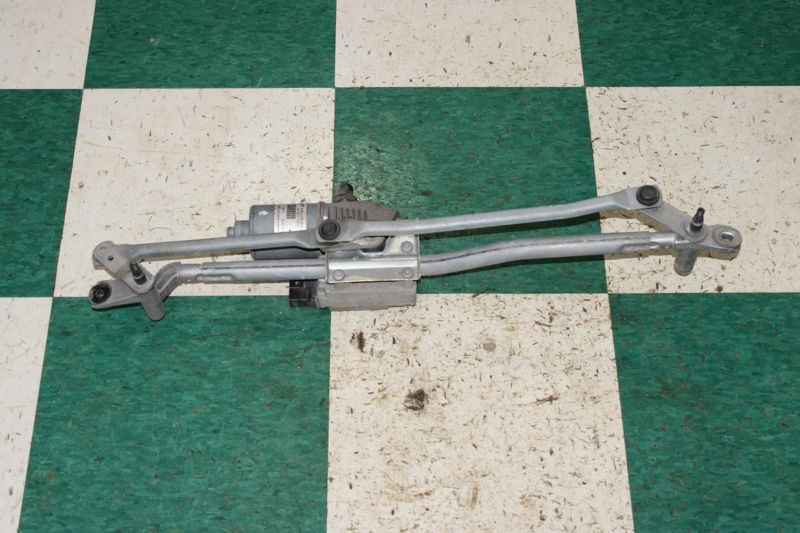 13-18 Flying Spur Electronic Front Windshield Wiper Motor Arm Linkage OE Factory