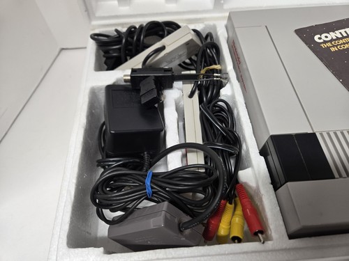 Nintendo NES Control Deck In Box With The Official Players Guide! Nice Shape! - Picture 11 of 11