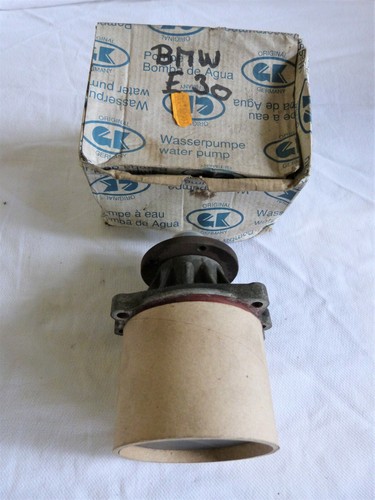 Auflösung Oldtimer-Werkstatt-Original Wasserpumpe BMW E30--4797034-Lagerspuren