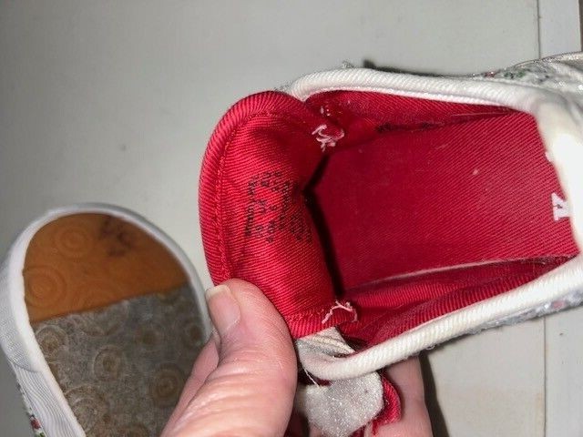 Keds Hello Kitty Girls Tennis Shoes Size 6.5 Toddler Glitter Kitty Time EUC Cute