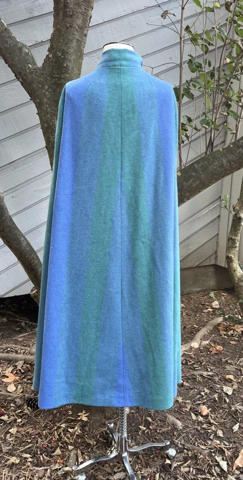 Vintage AVOCA Ireland Blue And Green Tweed Wool Cape 70’s S/M Donegal - Image 3 of 4