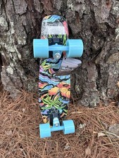 Hurley 22" Tropical Scene Mini Cruiser Skateboard - Nuovo con etichette