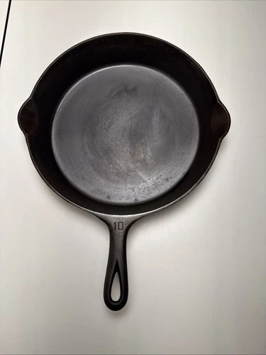 Vintage GRISWOLD ERIE PA NO. 10 Cast Iron Skillet 716 A Small Logo AW