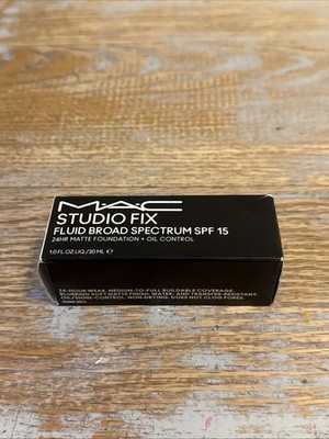 MAC Studio Fix Fluid Broad Spectrum SPF15 24HR Matte Foundation Oil Control NC5