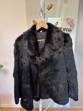 Schöner Pelzmantel - Schwarz - Größe 38