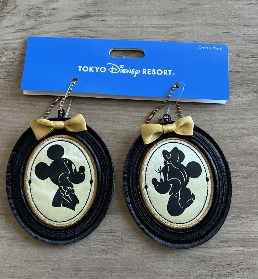 Japan Tokyo Disney Keychain Badge Silhouette Studio Mickey Minnie