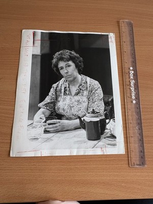 Ein Original Vintage Werbedruck der Emmerdale Farm (TV-Show - 1972-1975).