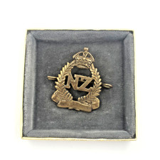 WWII &ldquo;NZ Onward&rdquo; New Zealand Army Cap Badge &ndash;  Military Insignia