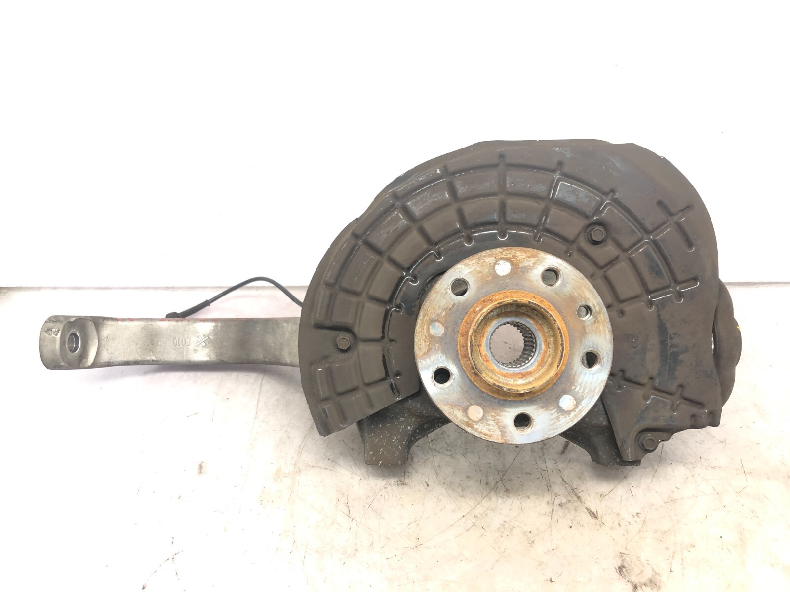 2014-2017 MASERATI QUATTROPORTE AWD LEFT DRIVER FRONT SPINDLE KNUCKLE HUB OEM