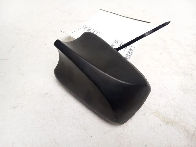 ANTENA DE RÁDIO MONTADA NO TETO FORD TAURUS 2008 - Imagem 2 de 4