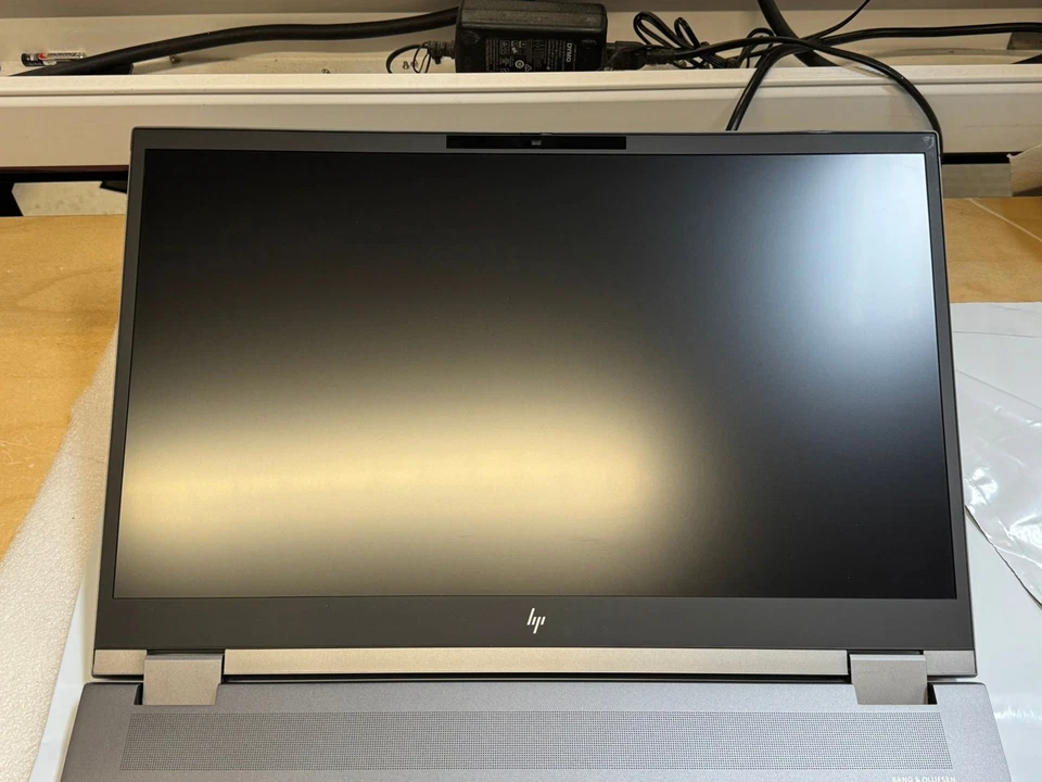 HP ZBook Fury 17 G7 17,3 pollici computer portatile i5-10400H 16 GB 512 GB T1000 AZERTY (LEGGI!) - Immagine 3 di 4