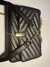 Stylish Black Crossbody Handbag with Chain Strap