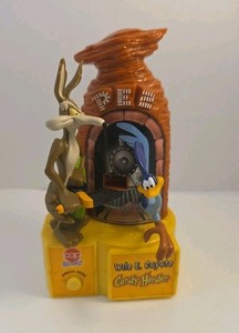 Looney Tunes Pez Candy Dispenser 1998 Wile E Coyote Road Runner Animated 